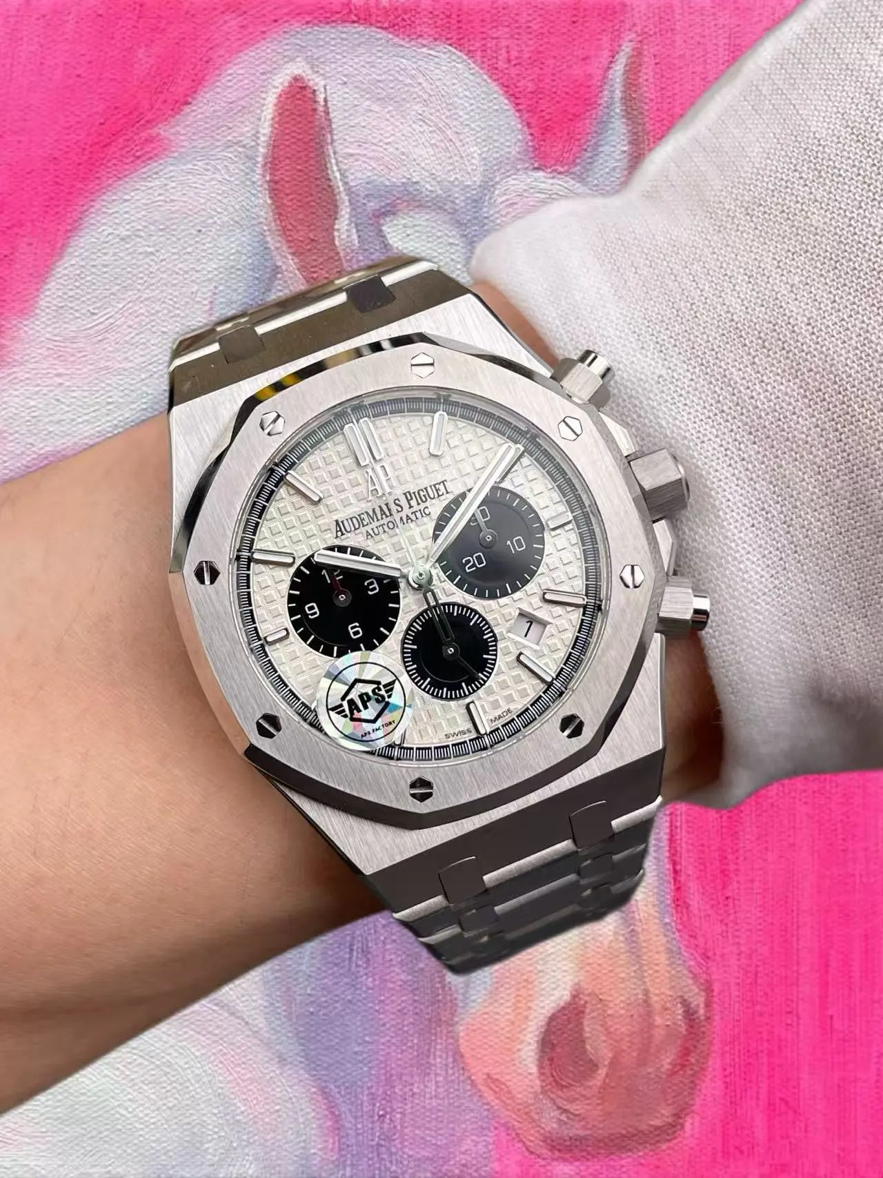 APS 26331 白熊貓上手圖:41mm 貼腕效果