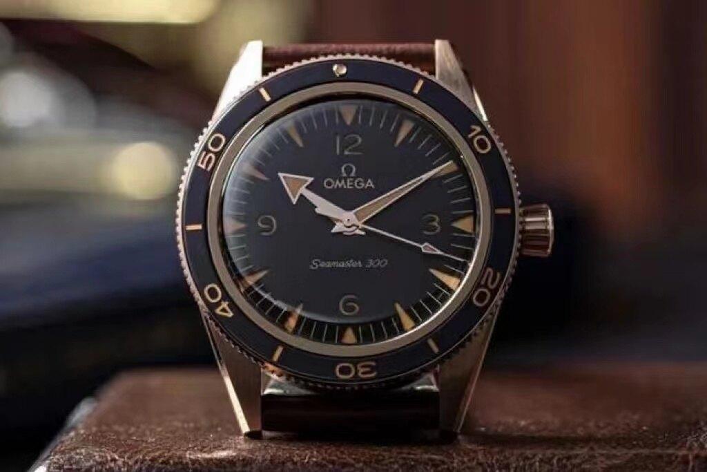 VS廠歐米茄海馬300「007幽靈黨」測評：棒棒糖秒針+一體8400，最有味道的復古潛水錶
