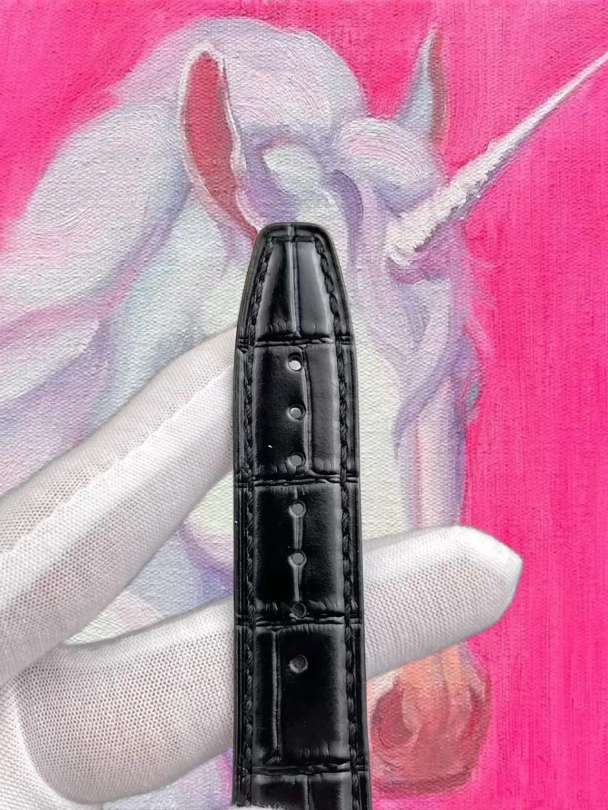 黑色皮帶背面:原廠小牛皮,可升級鱷魚皮
