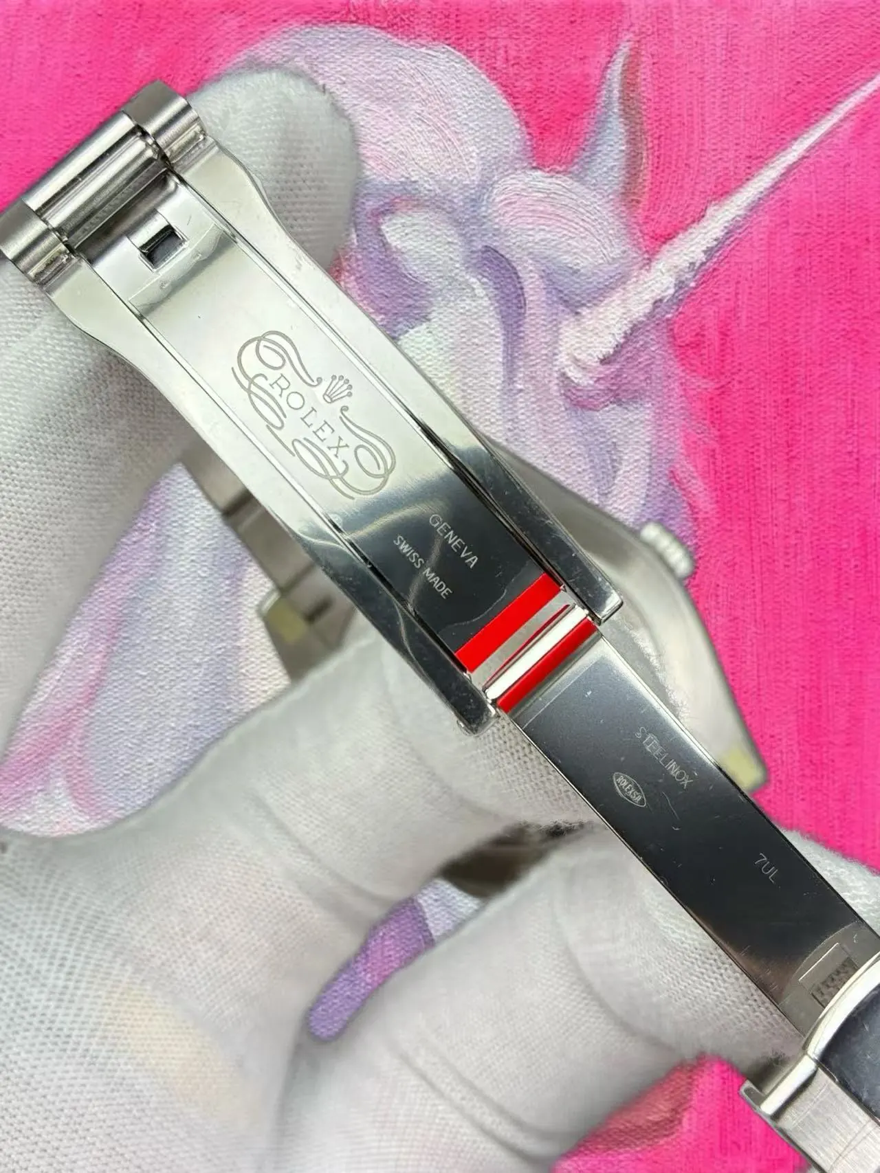 表扣展開：ROLEX 皇冠與 GENEVA SWISS MADE 刻字